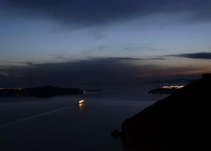 Yposkafo - Private - Santorini Firá